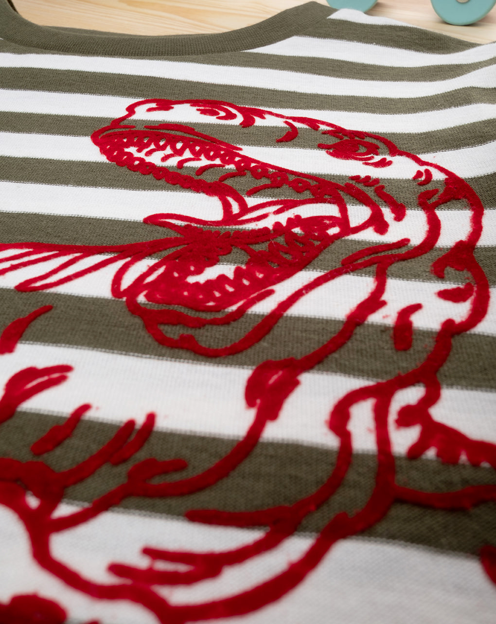 T-shirt "dinossauro" listrada para crianças - Prénatal