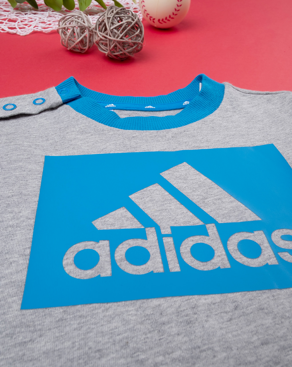 T-shirt de manga curta em cinzento adidas - Adidas