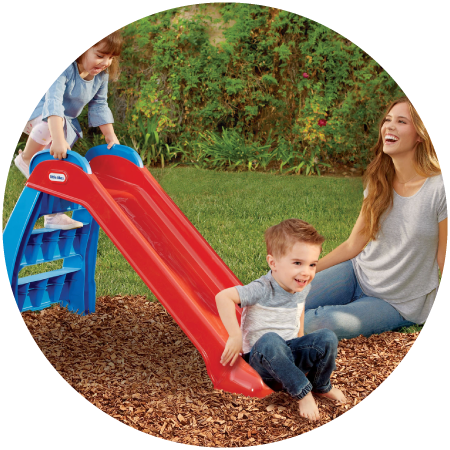 Escorregas e trampolins
