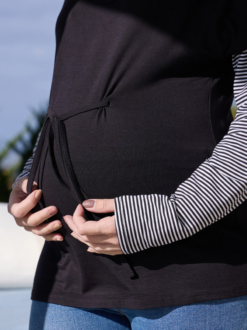 T-shirt de maternidade preta com padrão de riscas - Prénatal
