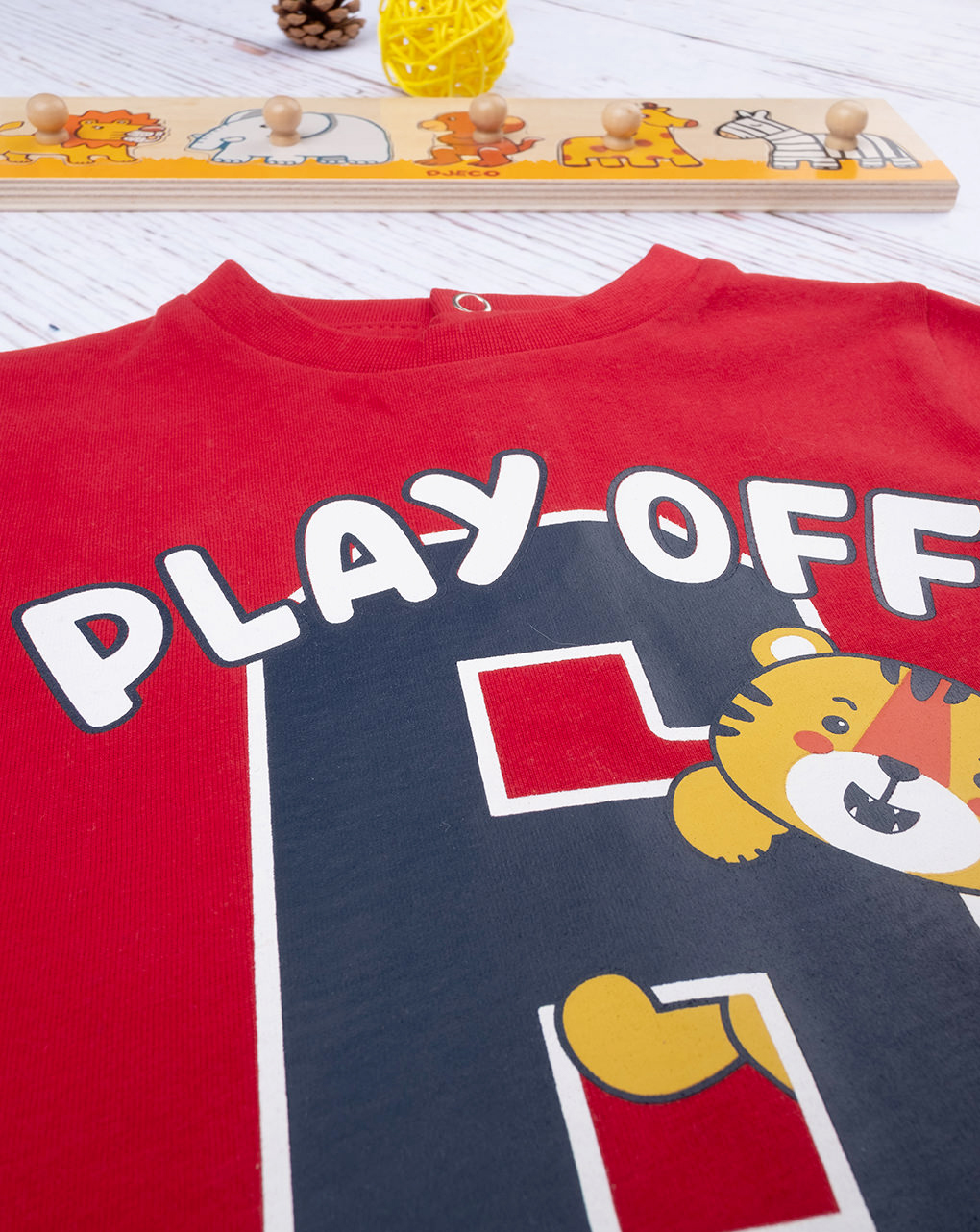 T-shirt vermelha para bebé com estampado - Prénatal