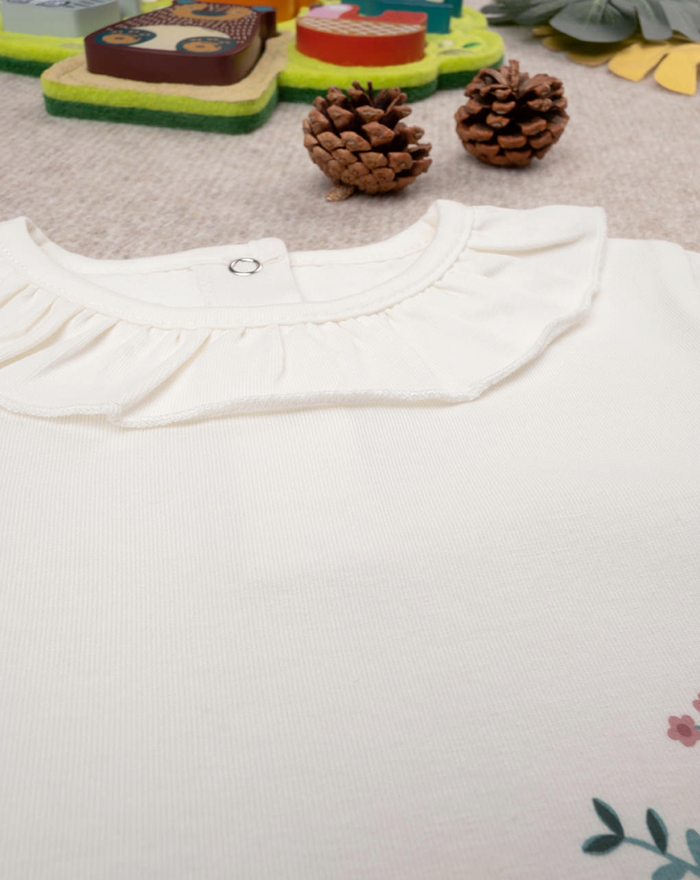 T-shirt "fiori" para menina creme - Prénatal