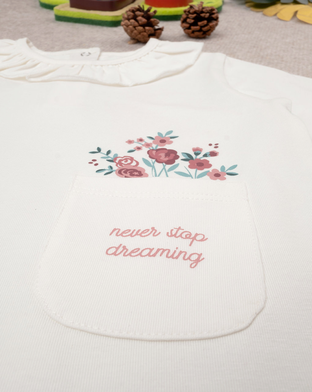 T-shirt "fiori" para menina creme - Prénatal