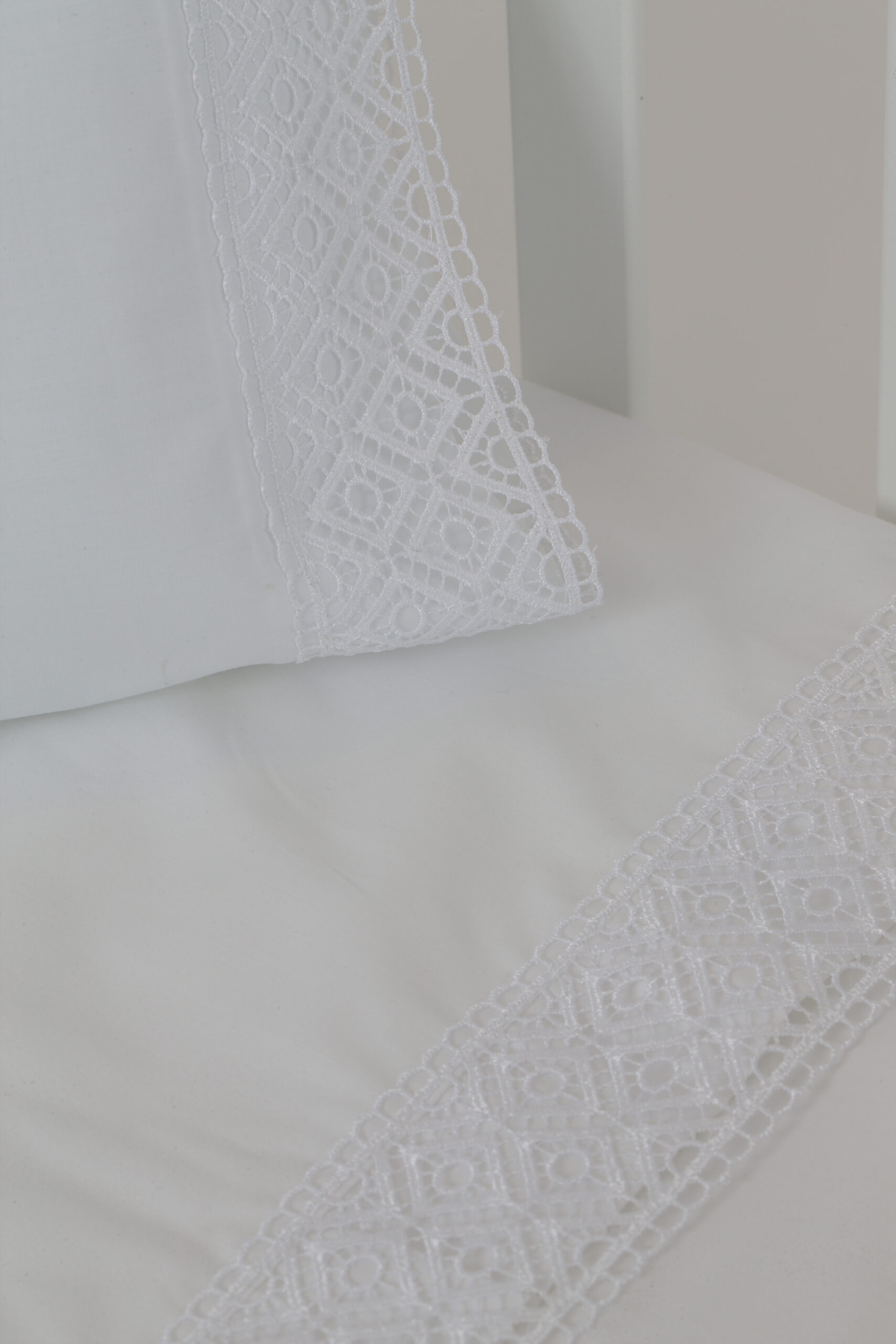 Guarnições de fronhas de cama brancas - Prénatal