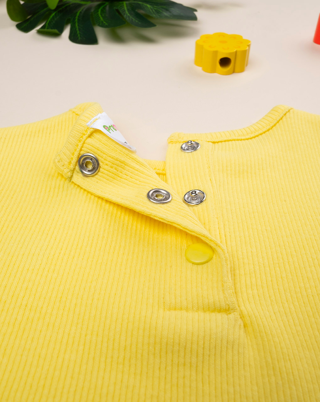 T-shirt amarela para bebé - Prénatal